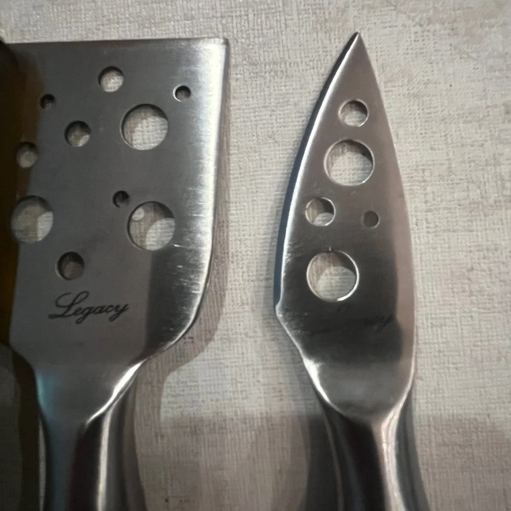 Wooden Cheese-Shaped Cutting Board and cheese knife set. So Cute!